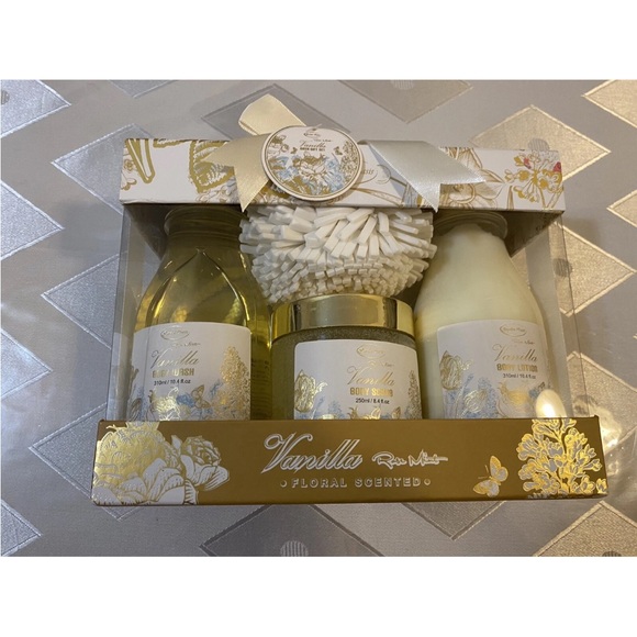 Vanilla Bay Gold and Cream Bath & Body Set - Picture 2 of 10